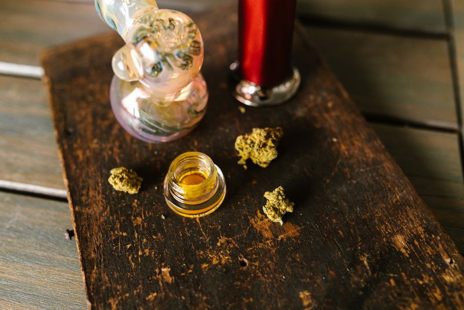 THC Oil for Sleep: Benefits, Risks, and How to Drift Off Safely